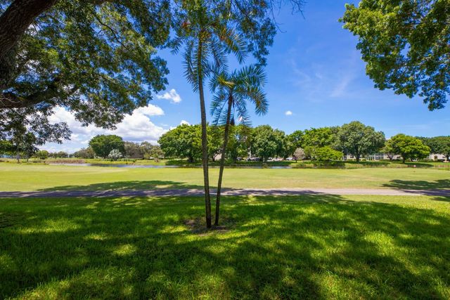4502 Martinique Way E1, Coconut Creek, FL 33066