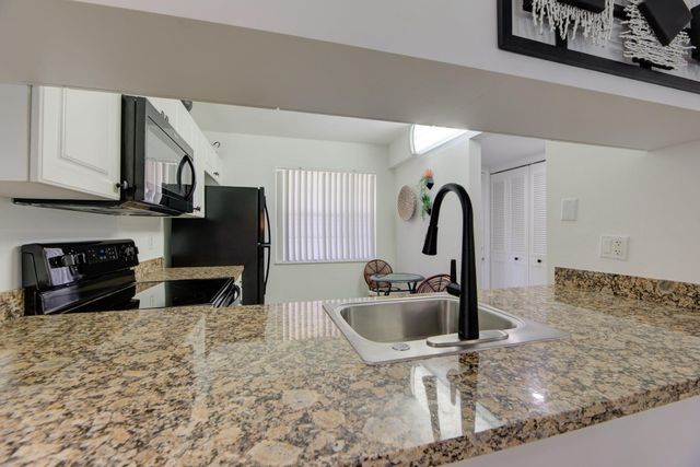 4502 Martinique Way E1, Coconut Creek, FL 33066