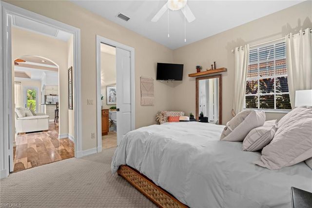 4830 Europa DR, Naples, FL 34105