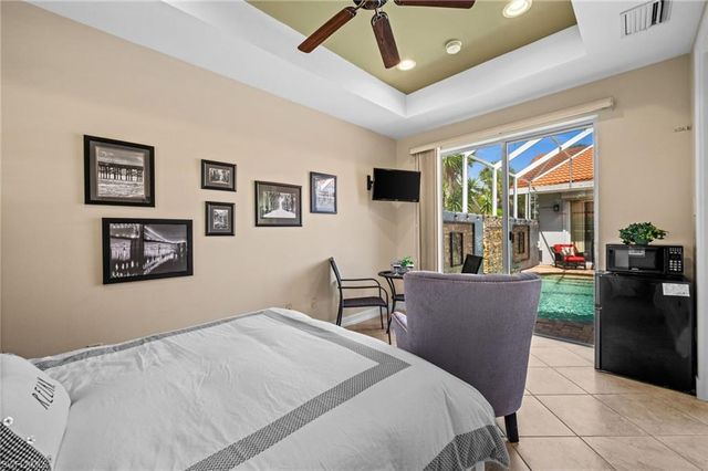4830 Europa DR, Naples, FL 34105
