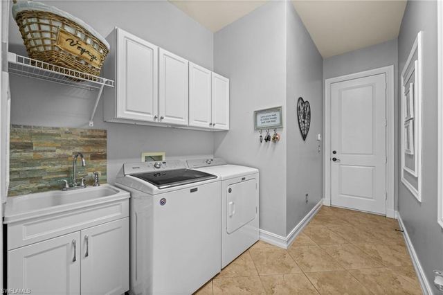 4830 Europa DR, Naples, FL 34105