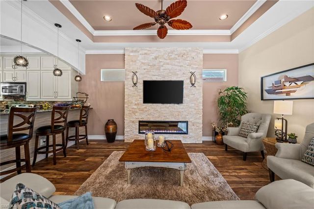 4830 Europa DR, Naples, FL 34105