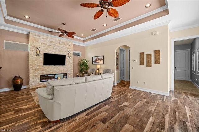 4830 Europa DR, Naples, FL 34105