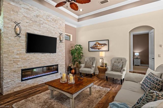 4830 Europa DR, Naples, FL 34105