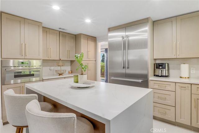 6330 Riviera, Long Beach, CA 90815