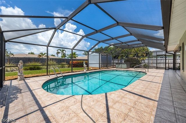 805 SW 52nd ST, Cape Coral, FL 33914