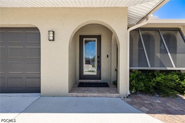 805 SW 52nd ST, Cape Coral, FL 33914