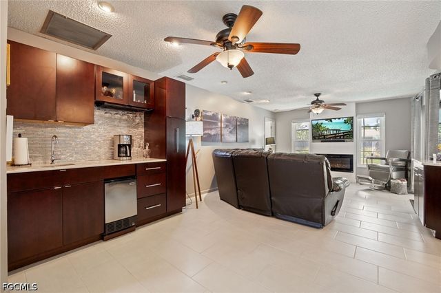 805 SW 52nd ST, Cape Coral, FL 33914