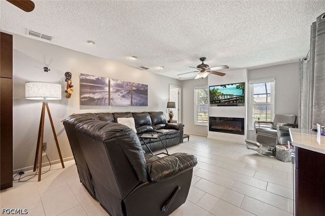 805 SW 52nd ST, Cape Coral, FL 33914