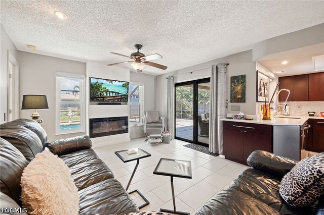 805 SW 52nd ST, Cape Coral, FL 33914