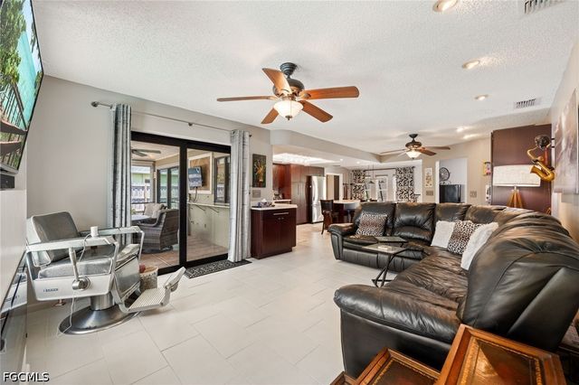 805 SW 52nd ST, Cape Coral, FL 33914