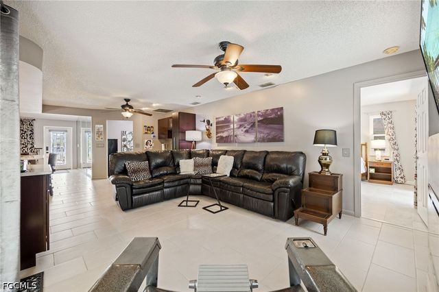 805 SW 52nd ST, Cape Coral, FL 33914
