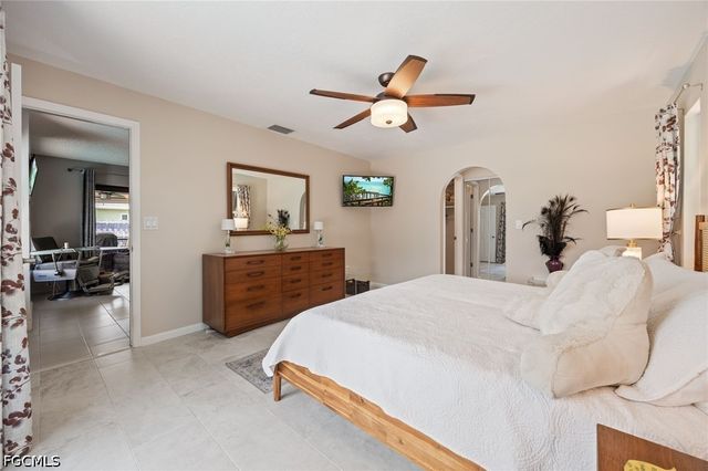 805 SW 52nd ST, Cape Coral, FL 33914