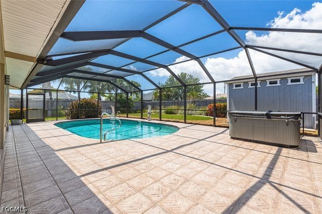 805 SW 52nd ST, Cape Coral, FL 33914