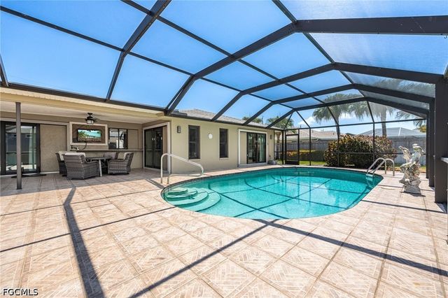 805 SW 52nd ST, Cape Coral, FL 33914