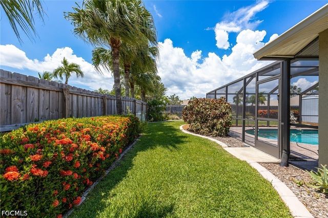 805 SW 52nd ST, Cape Coral, FL 33914