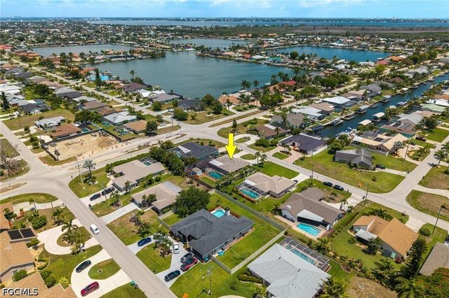 805 SW 52nd ST, Cape Coral, FL 33914