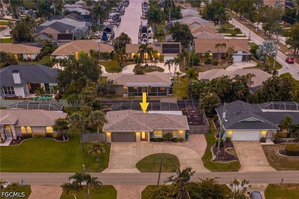 805 SW 52nd ST, Cape Coral, FL 33914