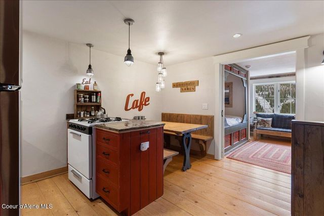 197 Mogul Hill, Unit 6, Sandpoint, ID 83864