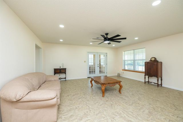 1601 Babylon Lane, Schulenburg, TX 78956
