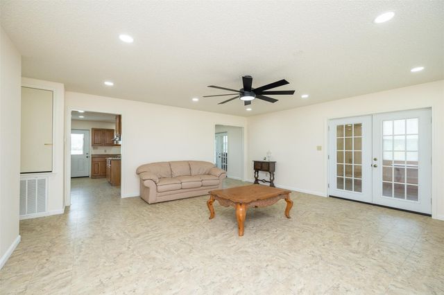 1601 Babylon Lane, Schulenburg, TX 78956