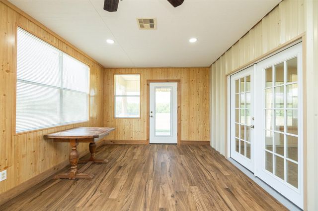 1601 Babylon Lane, Schulenburg, TX 78956