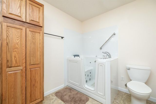 1601 Babylon Lane, Schulenburg, TX 78956