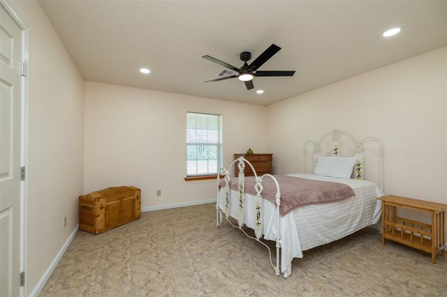 1601 Babylon Lane, Schulenburg, TX 78956