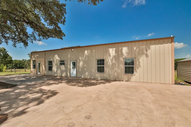 1601 Babylon Lane, Schulenburg, TX 78956