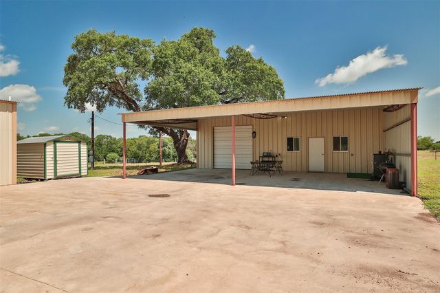 1601 Babylon Lane, Schulenburg, TX 78956