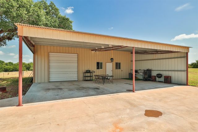 1601 Babylon Lane, Schulenburg, TX 78956
