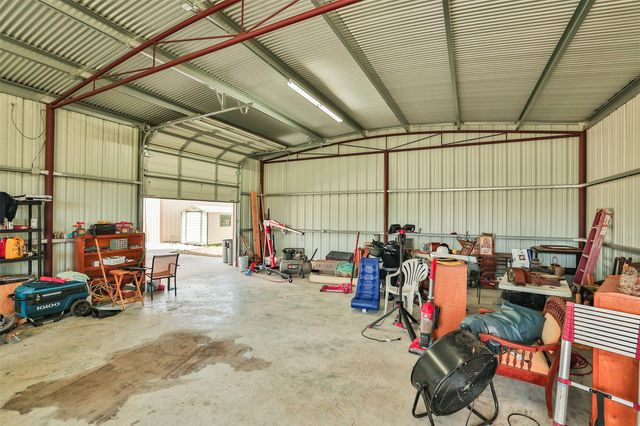 1601 Babylon Lane, Schulenburg, TX 78956