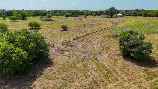 1601 Babylon Lane, Schulenburg, TX 78956