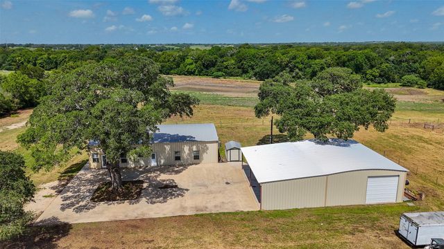 1601 Babylon Lane, Schulenburg, TX 78956