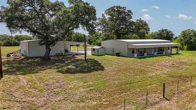 1601 Babylon Lane, Schulenburg, TX 78956