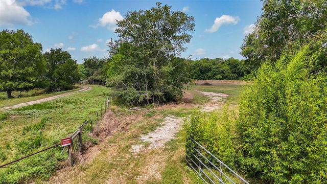 1601 Babylon Lane, Schulenburg, TX 78956