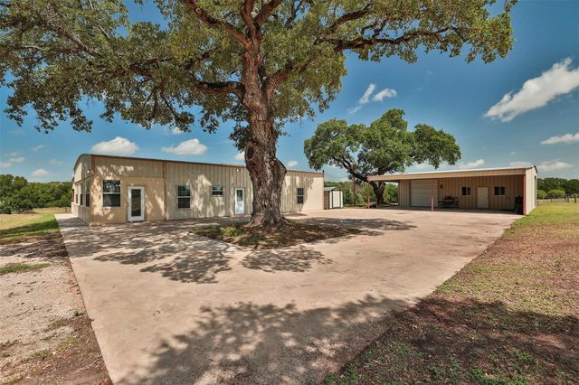 1601 Babylon Lane, Schulenburg, TX 78956