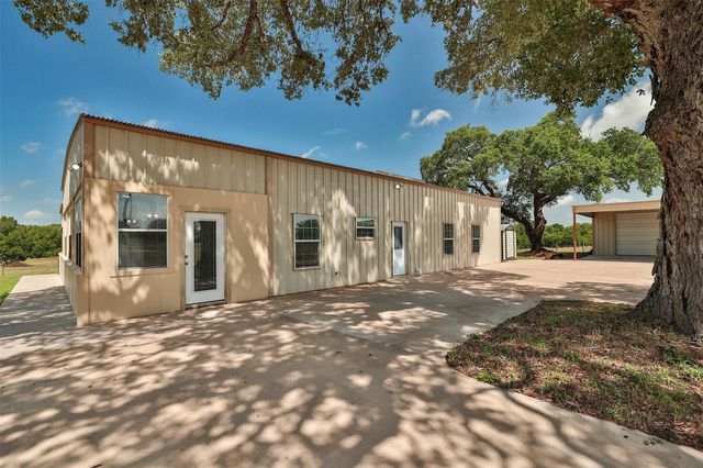 1601 Babylon Lane, Schulenburg, TX 78956
