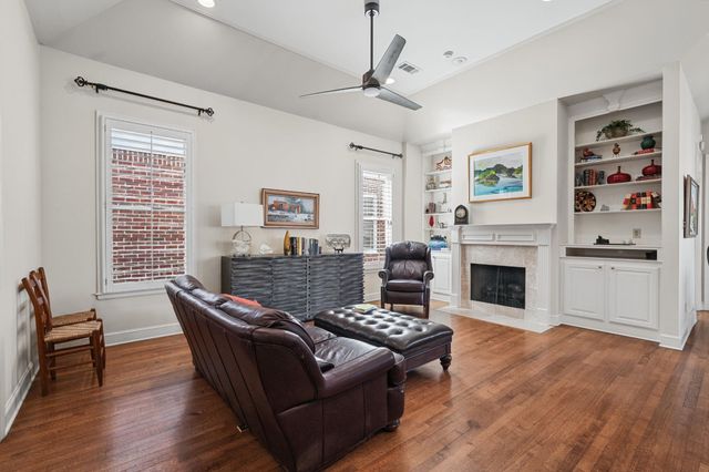 8010 WILLOW BROOK RD, Germantown, TN 38138