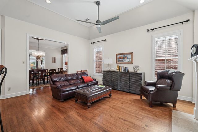 8010 WILLOW BROOK RD, Germantown, TN 38138