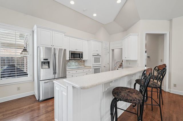 8010 WILLOW BROOK RD, Germantown, TN 38138