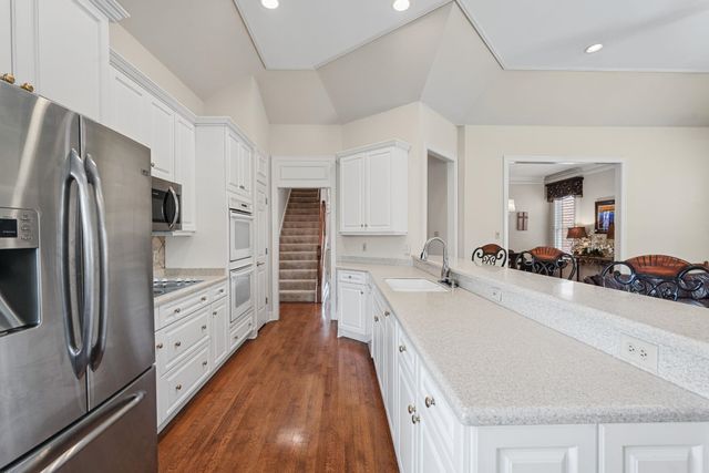8010 WILLOW BROOK RD, Germantown, TN 38138