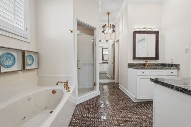 8010 WILLOW BROOK RD, Germantown, TN 38138