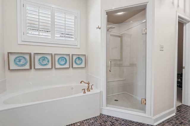 8010 WILLOW BROOK RD, Germantown, TN 38138
