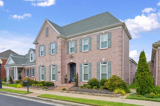 8010 WILLOW BROOK RD, Germantown, TN 38138