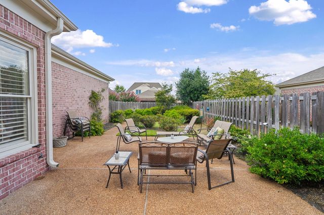8010 WILLOW BROOK RD, Germantown, TN 38138