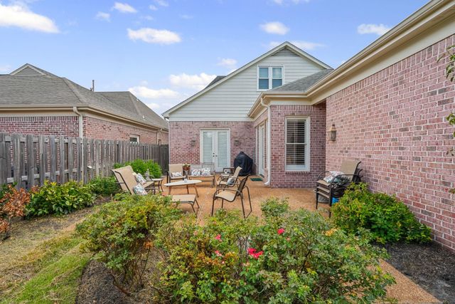 8010 WILLOW BROOK RD, Germantown, TN 38138