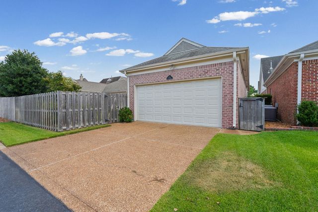 8010 WILLOW BROOK RD, Germantown, TN 38138
