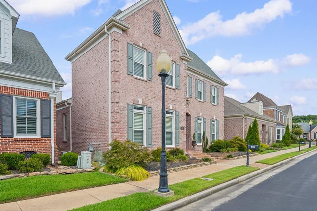 8010 WILLOW BROOK RD, Germantown, TN 38138