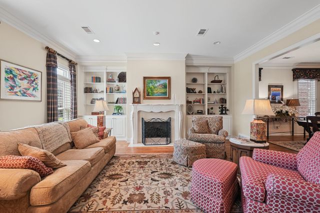 8010 WILLOW BROOK RD, Germantown, TN 38138